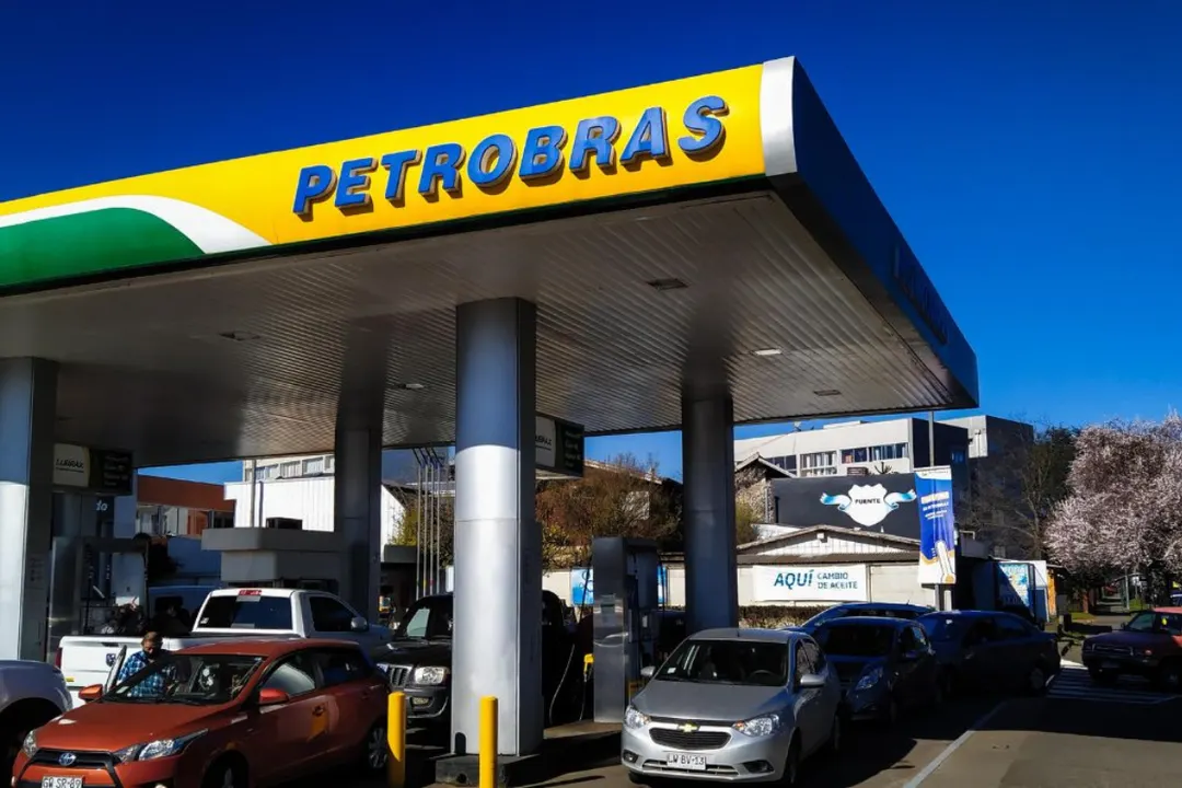 Consorcio reembolsa $200 por litro de bencina en Petrobras: Así puedes ...